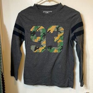 Boys, gray size medium, long sleeve T-shirt